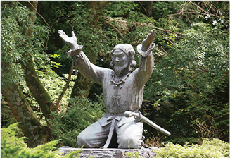 ムスビの御神像